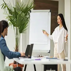 A women presenting on white board